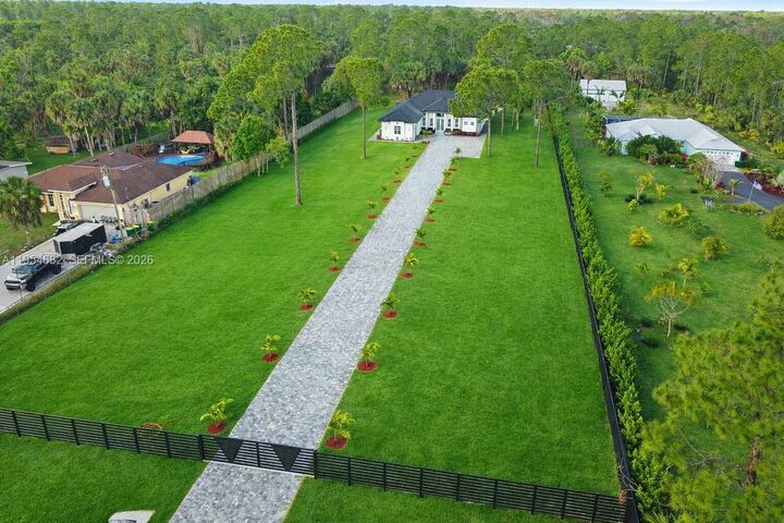 Property Photo: 1687 19th St SW FL 34