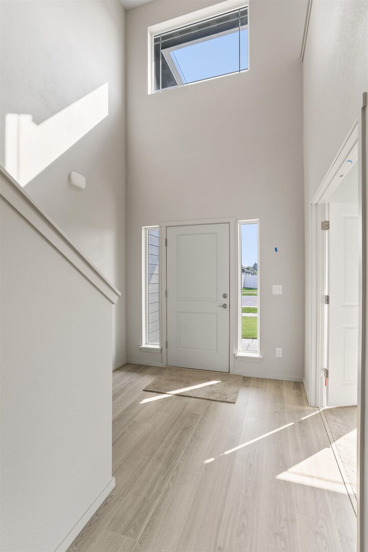 Property Photo:  505 N Arc Ct  WA 99016 