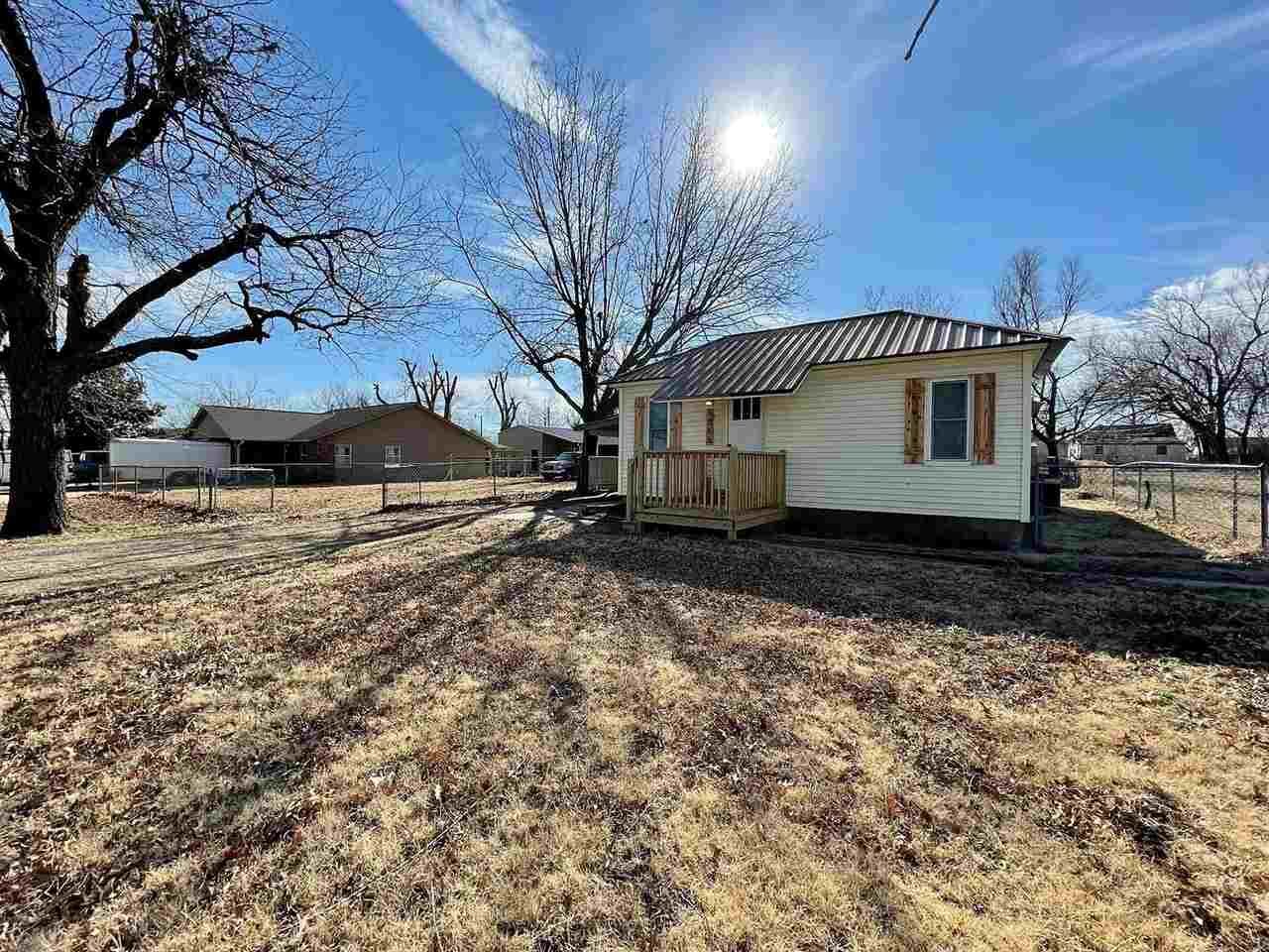 Property Photo: 1515 E Oak Street OK 74023