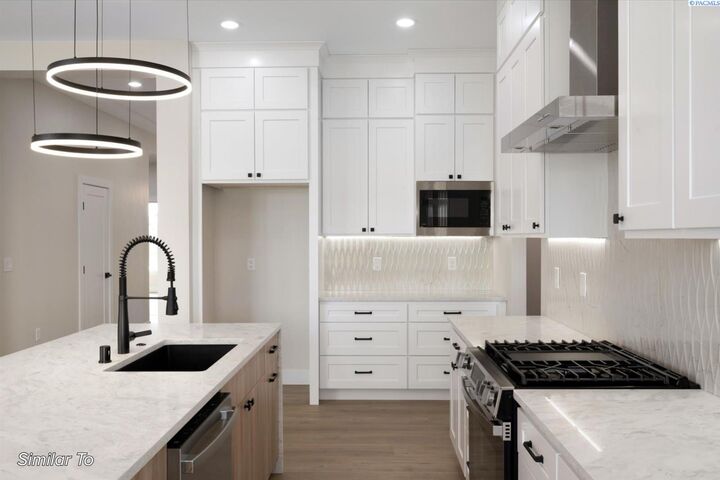 Property Photo: 3702 Allison Way 197 WA 99352