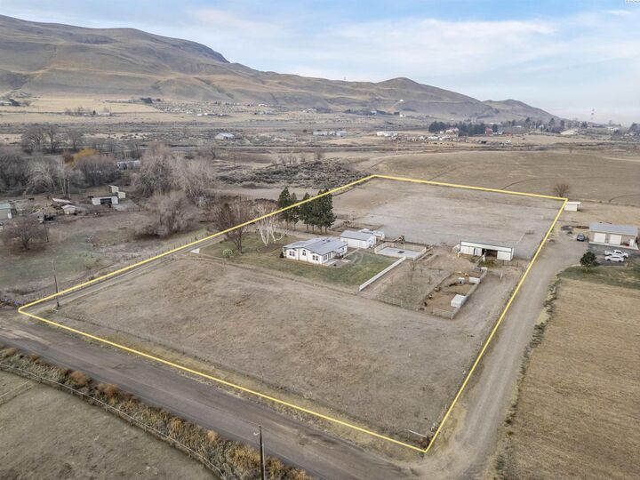 Property Photo:  35208 N 140 Pr NW  WA 99320 