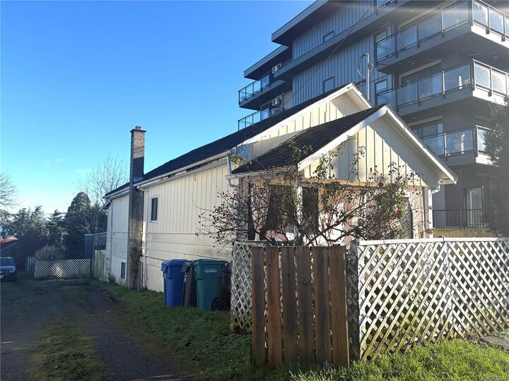Property Photo: 115 Haliburton St BC V9R 4V9