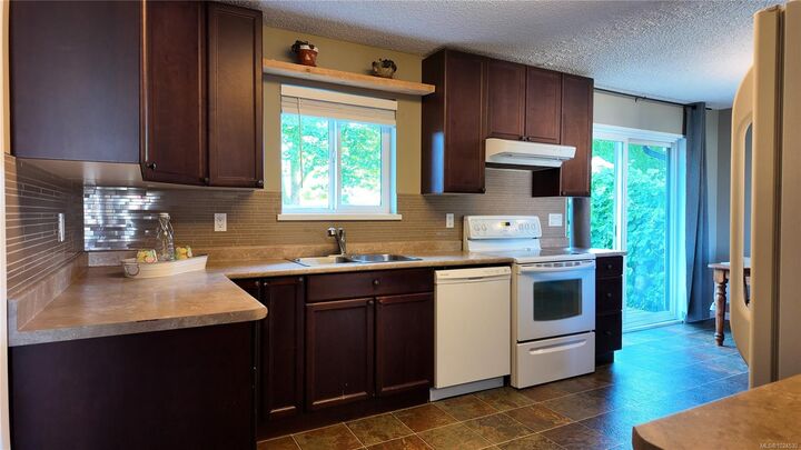 Property Photo: 3000 Country Close BC V9W 6X6
