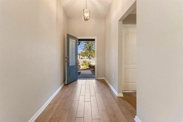 Property Photo: 15718 Winder Lake Drive FL 32218