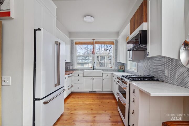 Property Photo: 215 W Bullion Street ID 83333