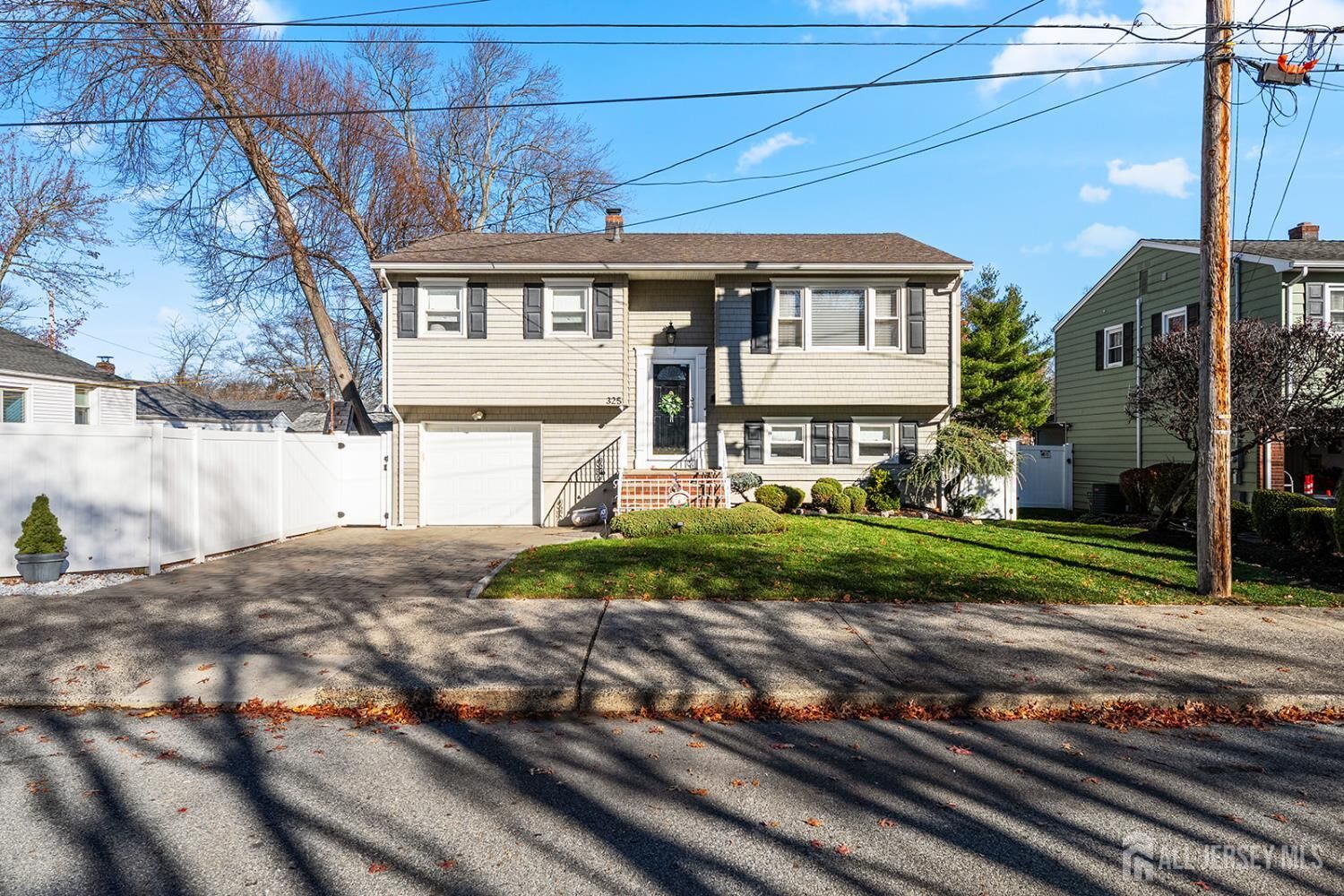 Property Photo:  