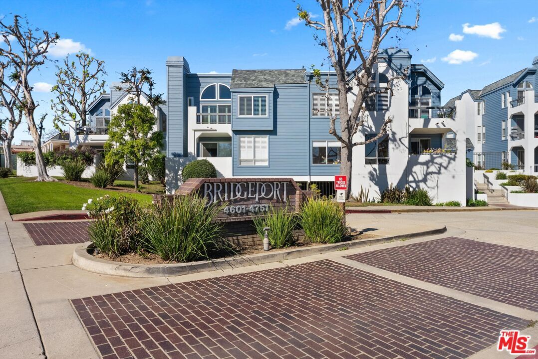 Property Photo: 4643 E 4th St CA 90814