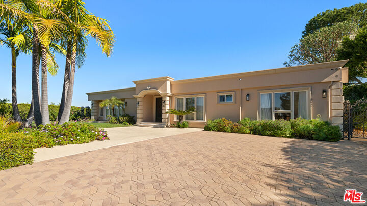 Property Photo: 435 Walker Dr CA 90210