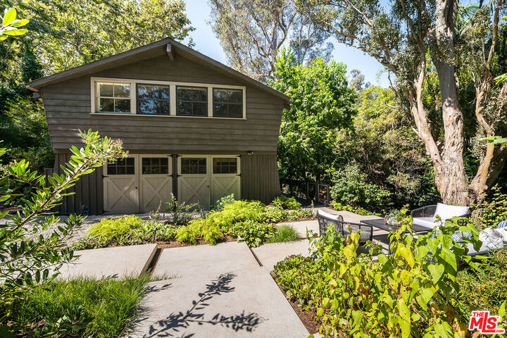 Property Photo:  681 Brooktree Rd  CA 90402 