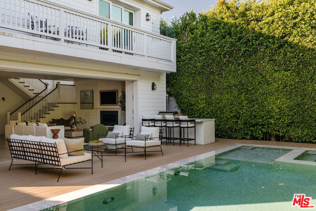 Property Photo:  822 N Genesee Ave  CA 90046 