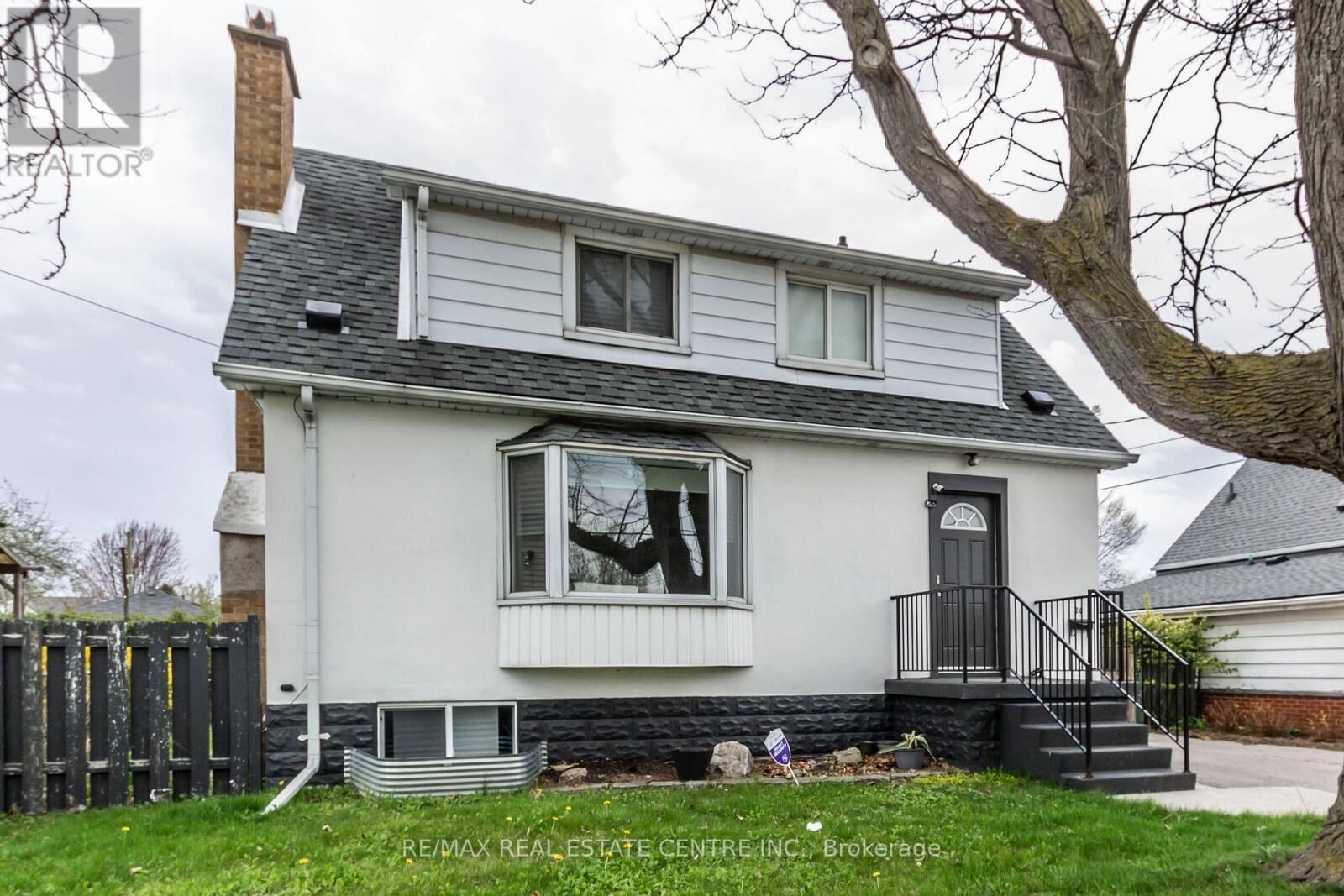 Property Photo:  20 West 1st Street  ON L9C 3B8 