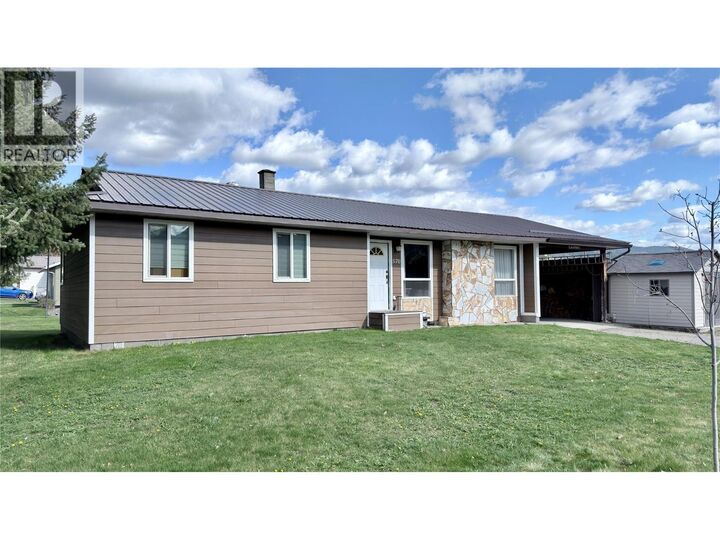 Property Photo: 570 Eholt Street BC V0H 1M0