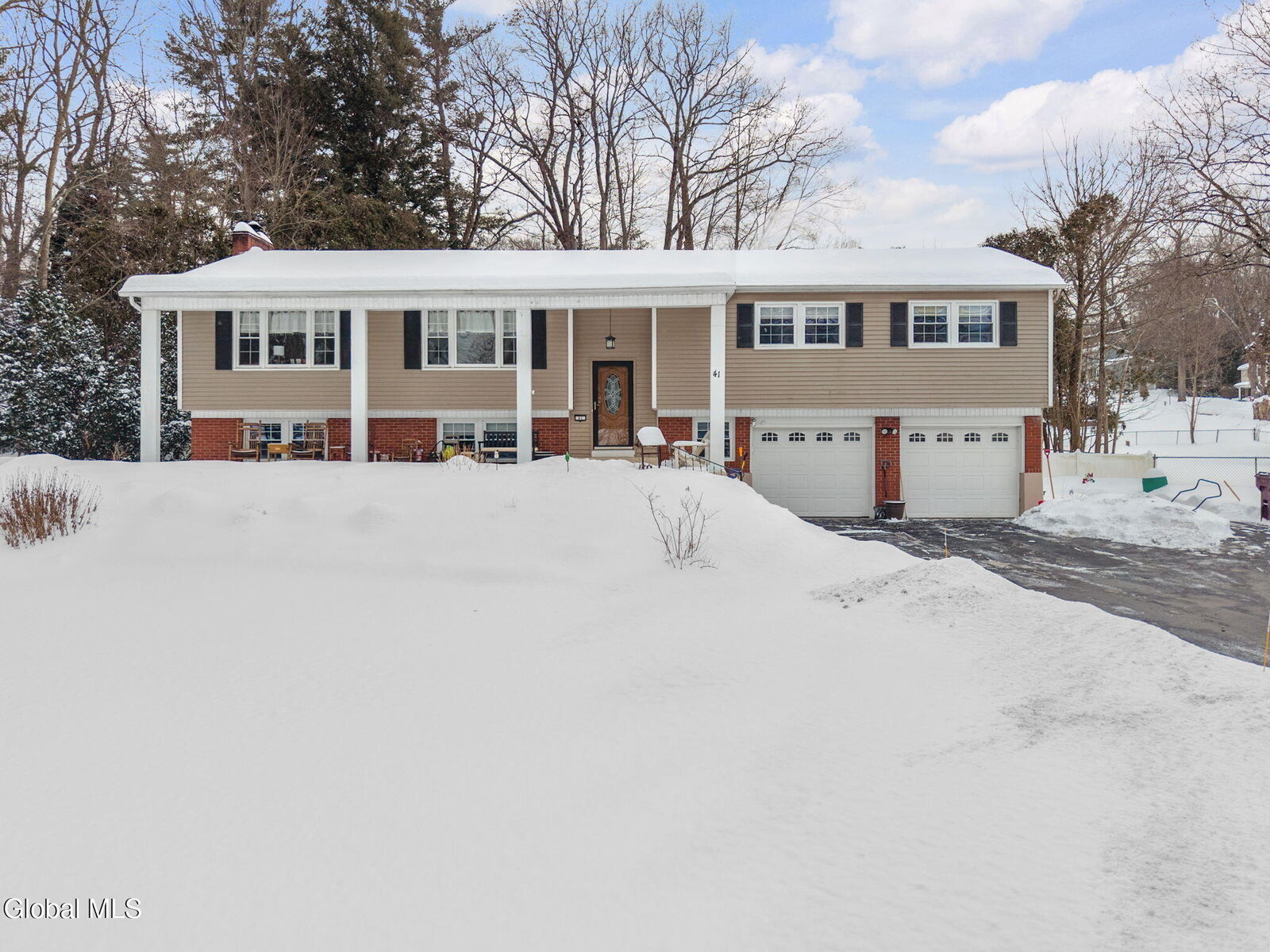 Property Photo:  41 Walden Glen  NY 12019 