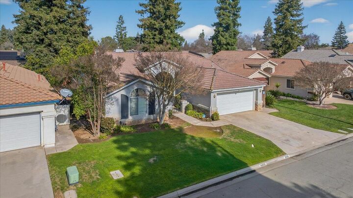 Property Photo:  5950 W Chennault Avenue  CA 93722 