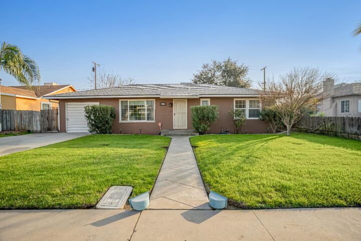 Property Photo: 3846 Maywood Drive S CA 93703