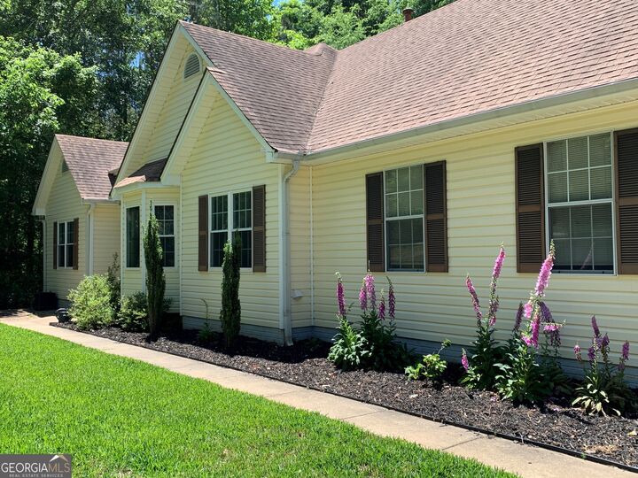 Property Photo:  70 Wilkes Court  GA 30263 