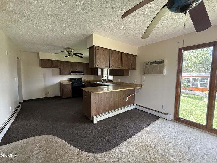 Property Photo:  405 4th Street NW  ND 58854 