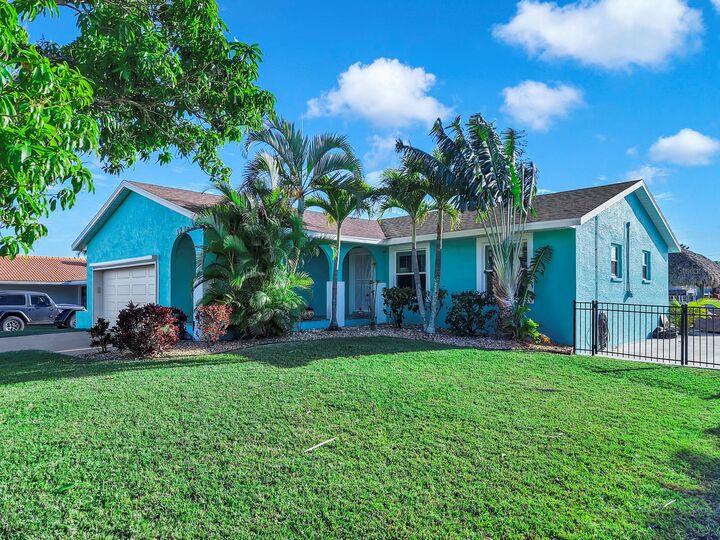 Property Photo:  1016 Spindle Palm Way  FL 33572 