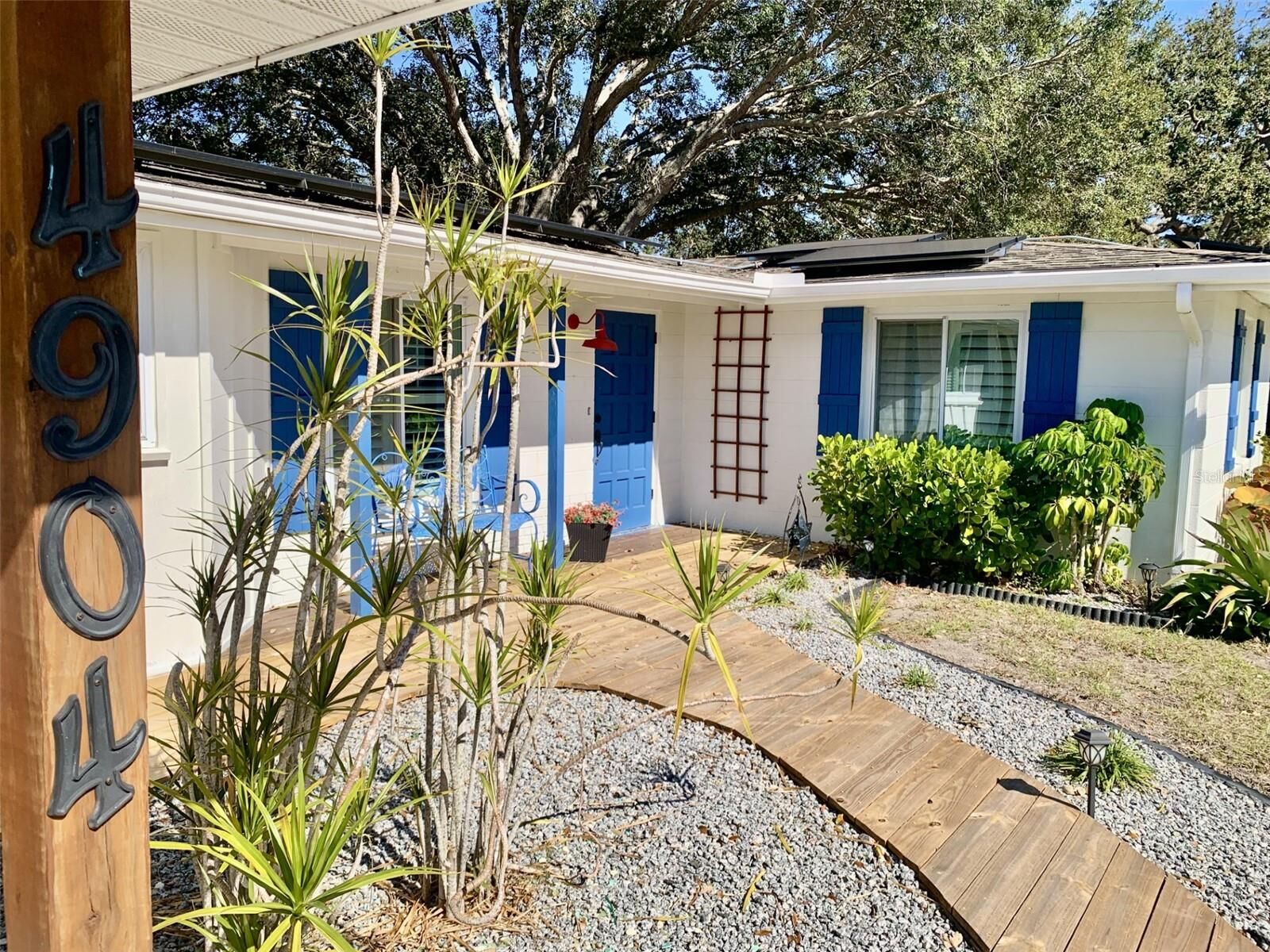 Property Photo: 4904 27th Avenue W FL 34209