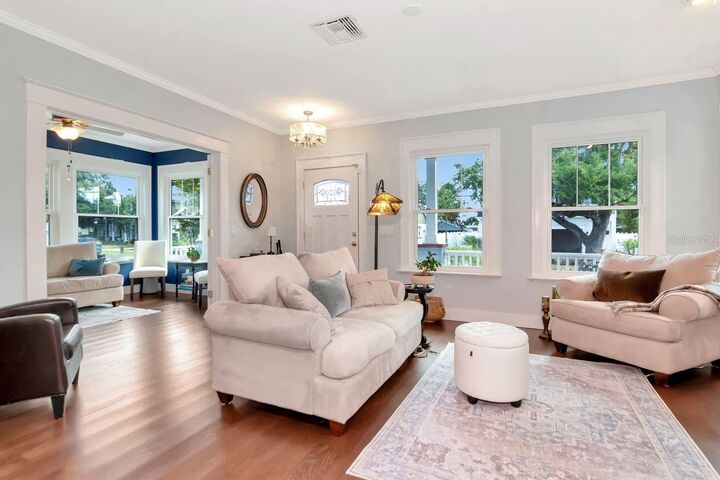 Property Photo:  2513 W Palm Drive  FL 33629 