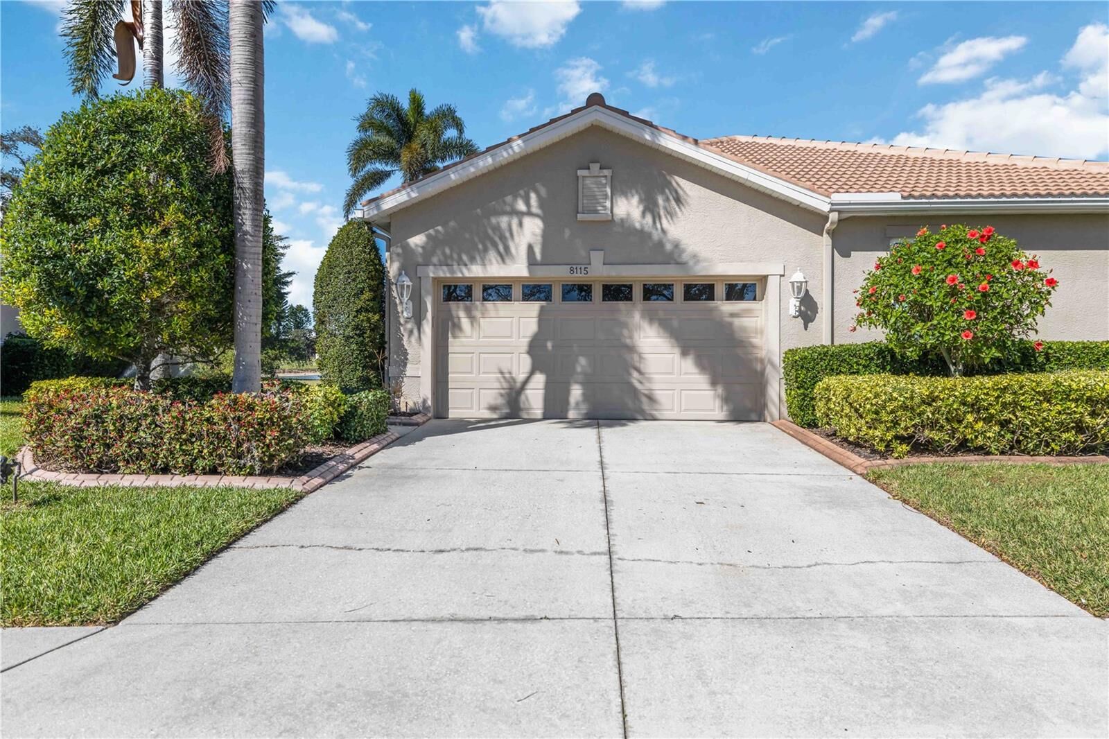 Property Photo:  8115 Victoria Falls Circle  FL 34243 