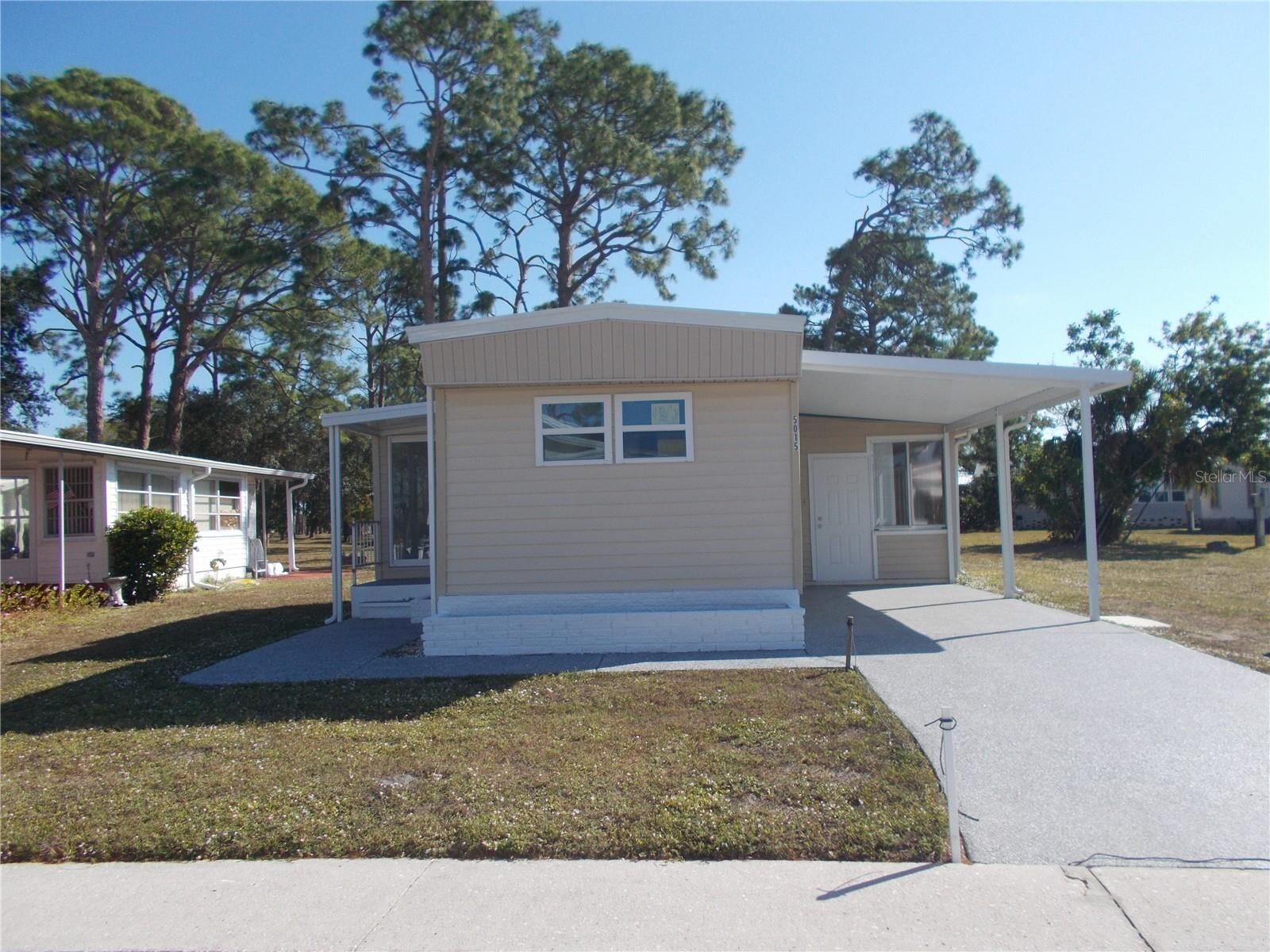 Property Photo: 5015 Palena Boulevard FL 34287