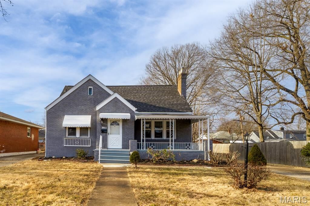 Property Photo:  2611 State Street  IL 62040 