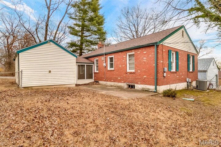 Property Photo:  435 N Clay Avenue  MO 63135 