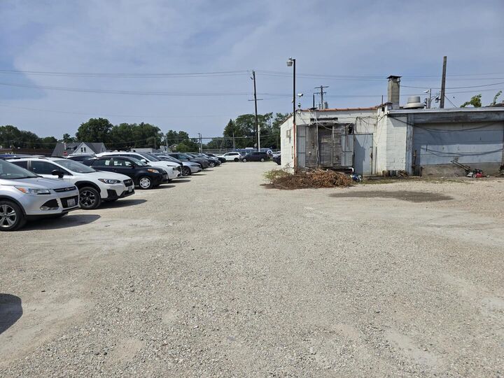 Property Photo:  