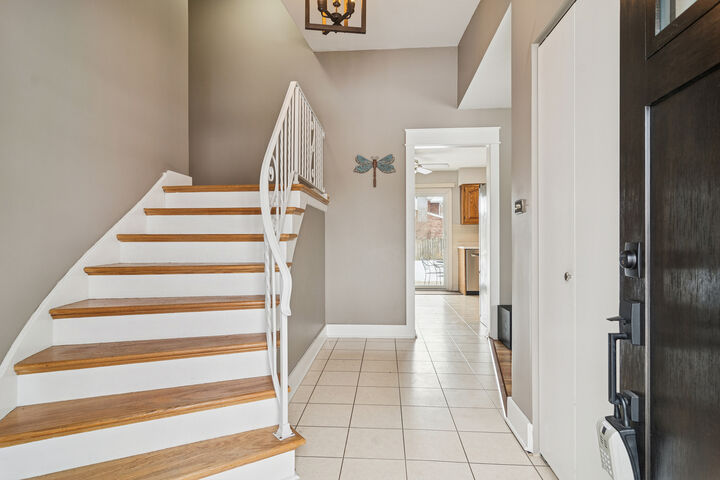 Property Photo:  521 E Balsam Lane  IL 60074 