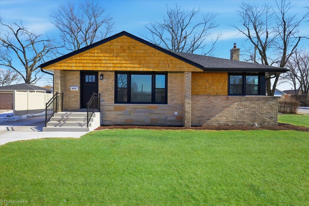 Property Photo:  4515 N Redwood Drive  IL 60706 