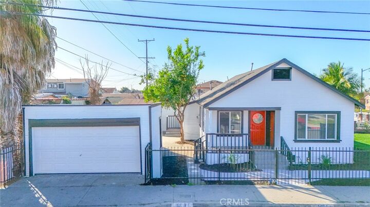 Property Photo:  1404 E 87th Place  CA 90002 