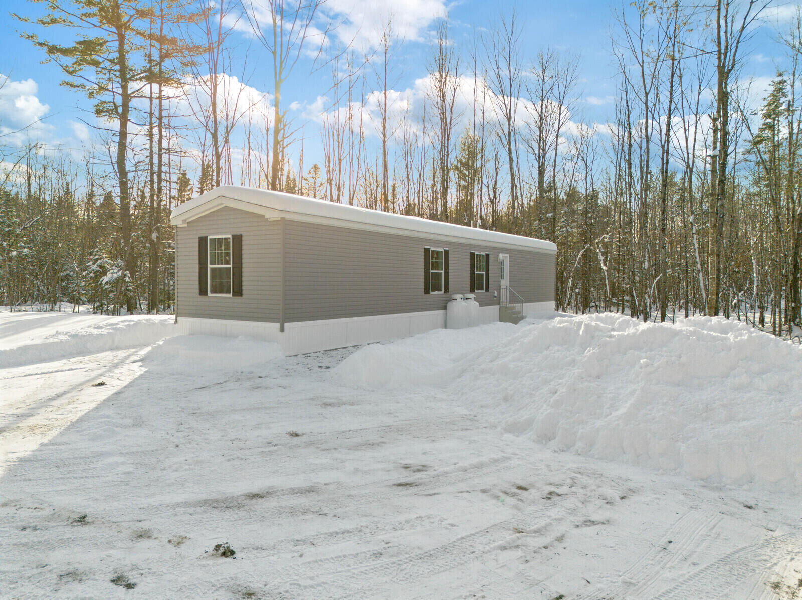 Property Photo: 642 Hanson Road ME 04358