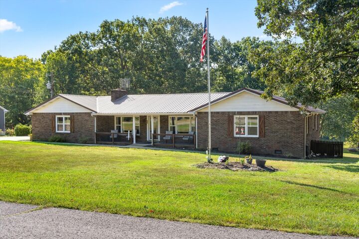 Property Photo:  550 Lakeview Cir  TN 37178 