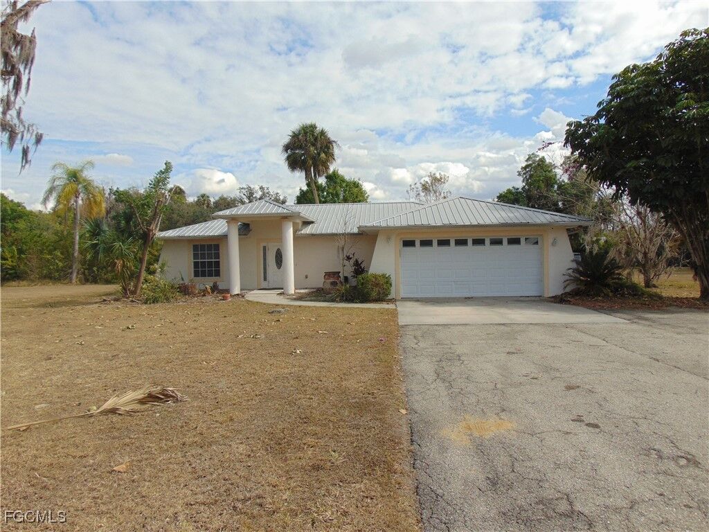 Property Photo: 713 Caloosa Estates Drive FL 33935