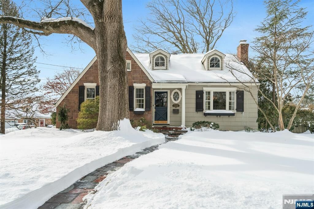 Property Photo:  724 W Saddle River Road  NJ 07423 