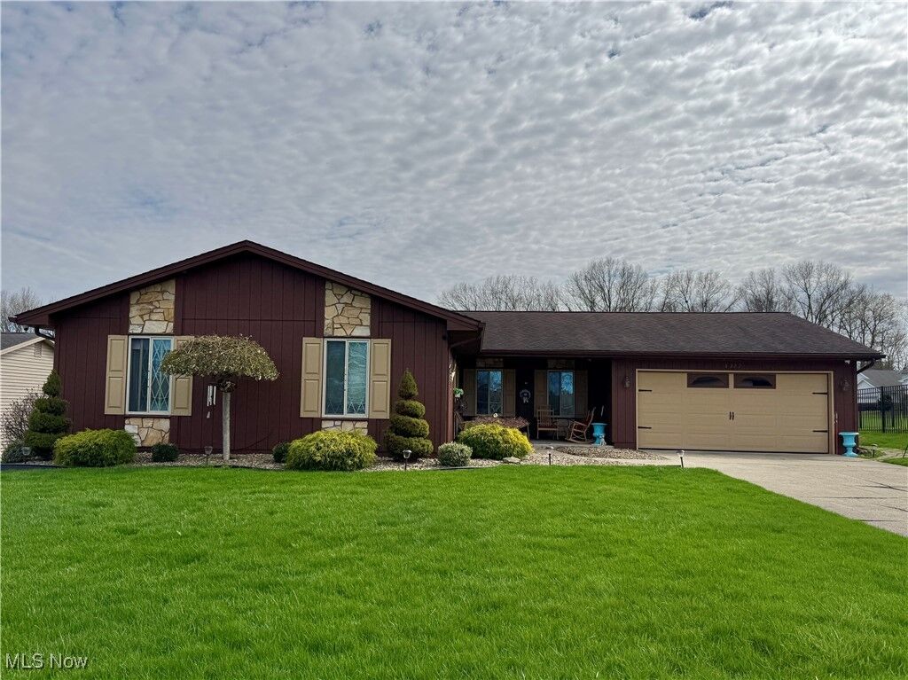 Property Photo: 1327 Huntington Court OH 44512