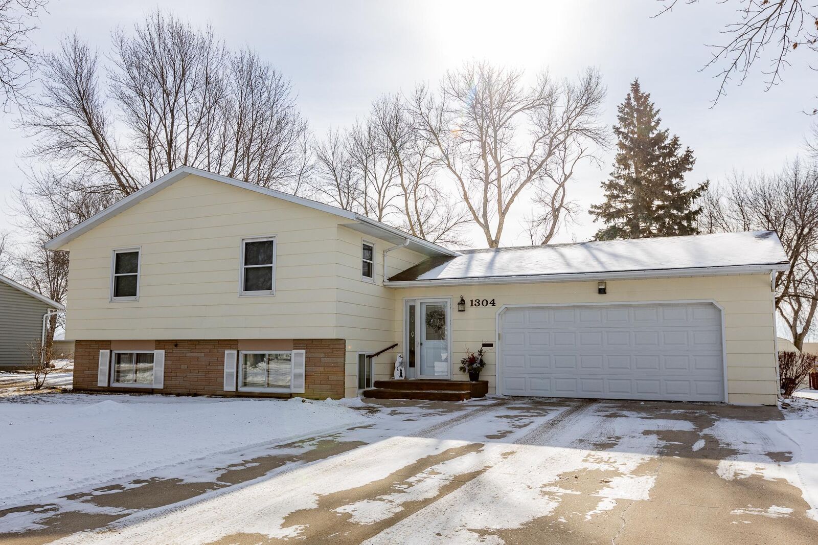 Property Photo: 1304 Camelot Court MN 56031