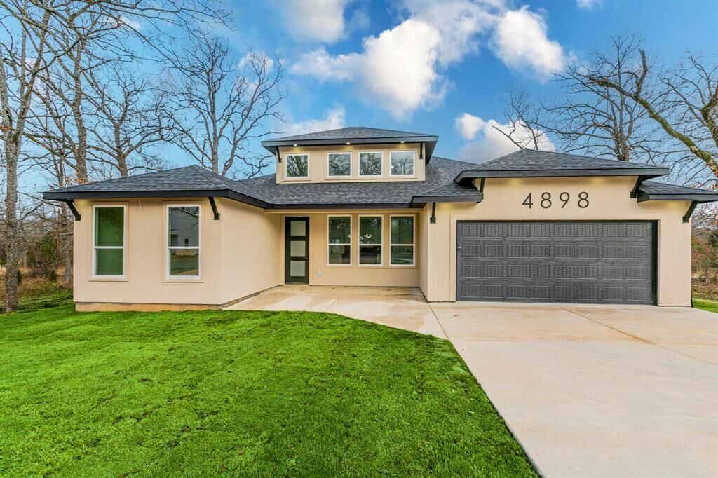 Property Photo: 4898 Point La Vista Road TX 75148