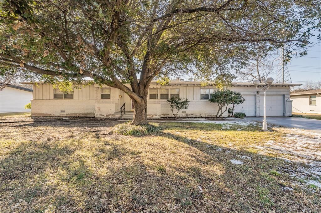 Property Photo:  3905 London Lane  TX 76118 