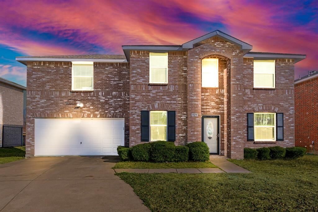 Property Photo:  929 Brooks Drive  TX 75104 