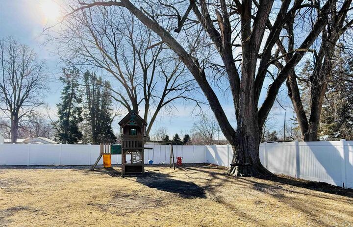 Property Photo:  1309 Marble St  IA 51040 