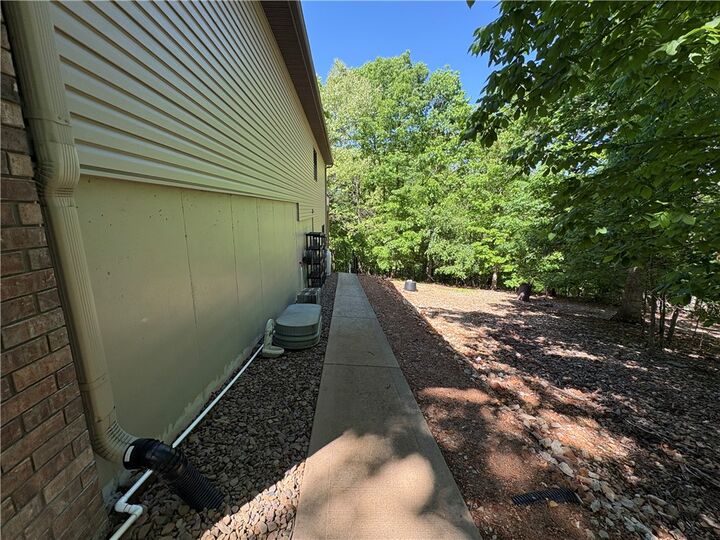 Property Photo:  24 Kirkliston Lane  AR 72715 
