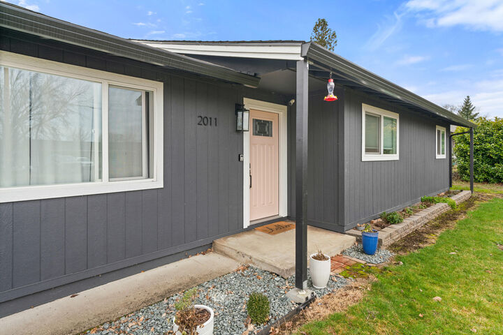 Property Photo:  2011 Archer Drive  OR 97501 