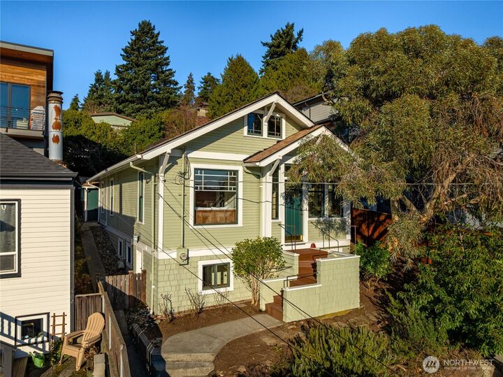 Property Photo:  406 N Bowdoin Place  WA 98103 