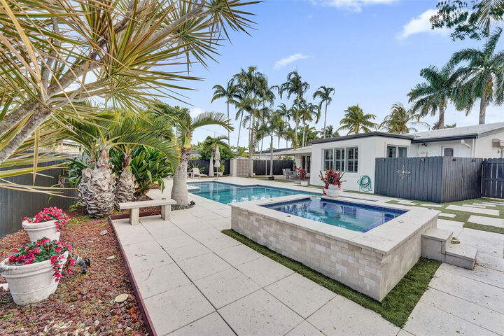 Property Photo:  1701 NE 40th Street  FL 33334 