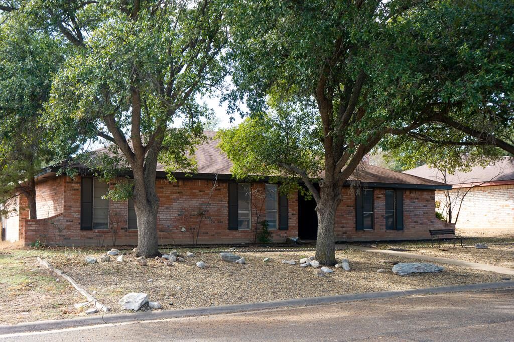 Property Photo: 3205 Sierra Dr TX 76904