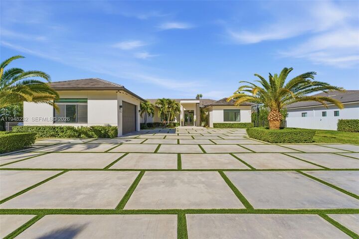 Property Photo:  10005 SW 66th St  FL 33173 