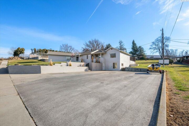 Property Photo:  1511 Bennett Ave  WA 99350 