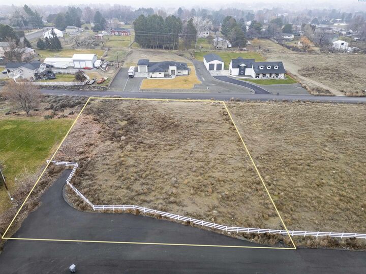 Property Photo:  94111 S 89 Pr SE  WA 99338 